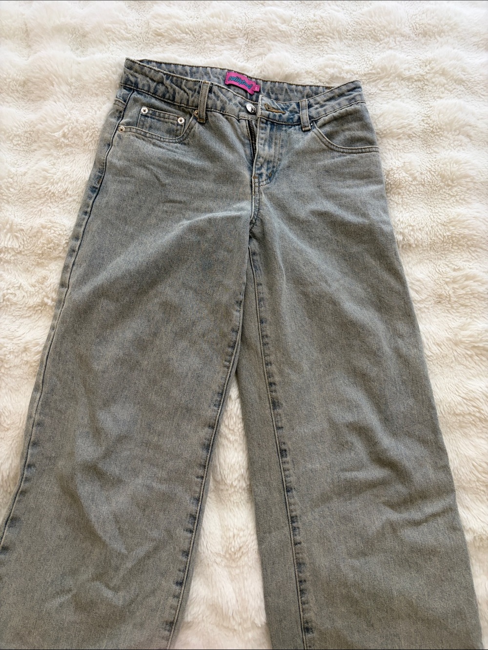 Edikted Petite Light Acid Wash Jeans